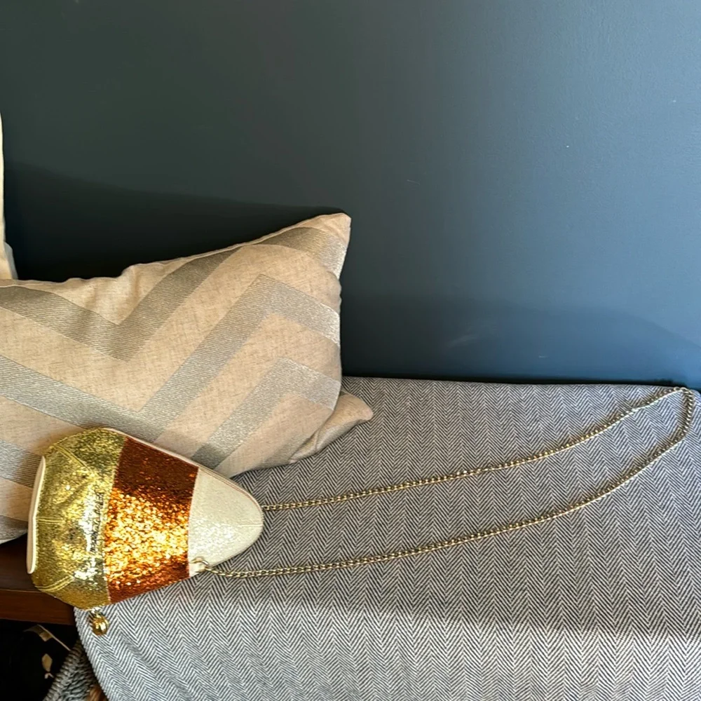 Sparkly Candy Corn Purse - Picture 2 of 4